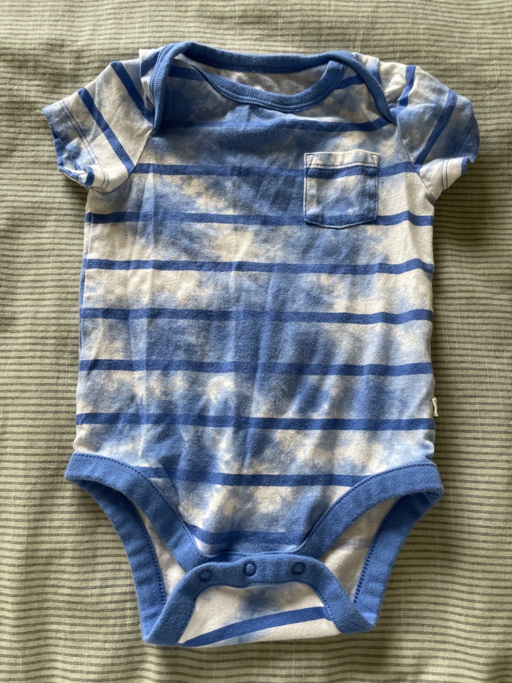Baby GAP Tue dye bodysuit